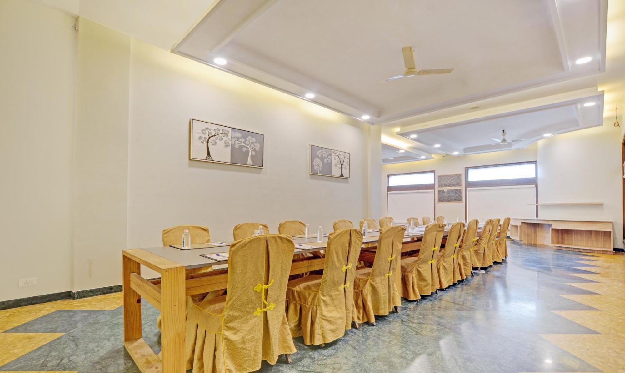 Treebo Tryst Sr House Hotel Udaipur Ngoại thất bức ảnh